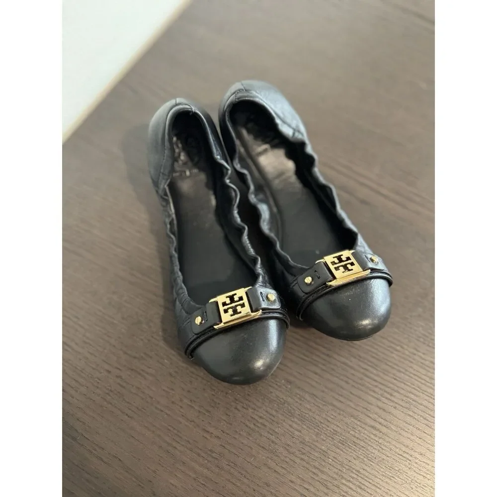 Tory Burch Ballet Flats‎ Women Size 8 Black Gold Logo Buckle Quiet Luxury Chic